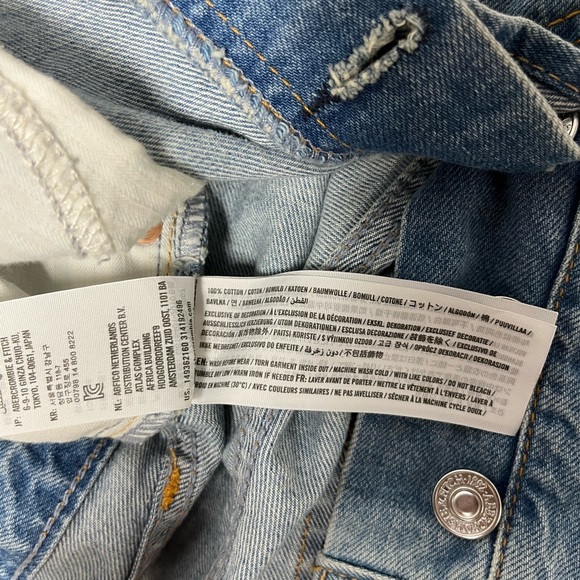 Abercrombie & Fitch Cut Off Shorts in Medium Wash - Picture 4 of 9